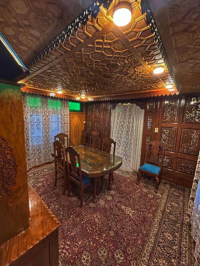 Отель Exotic Young Shreen Houseboat Сринагар Экстерьер фото