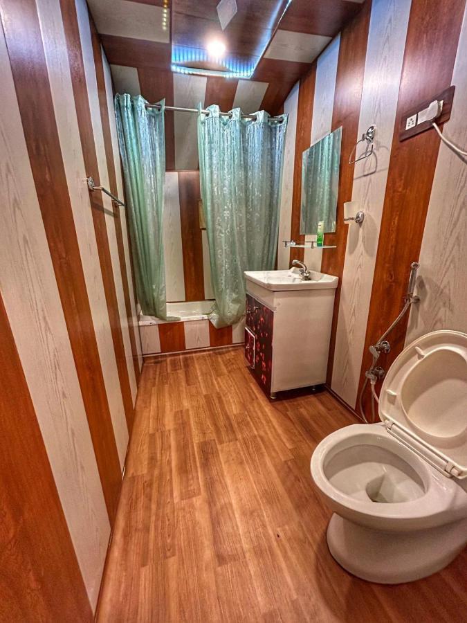 Отель Exotic Young Shreen Houseboat Сринагар Экстерьер фото