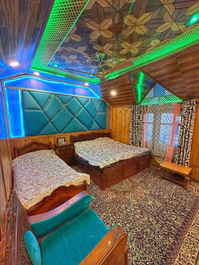 Отель Exotic Young Shreen Houseboat Сринагар Экстерьер фото