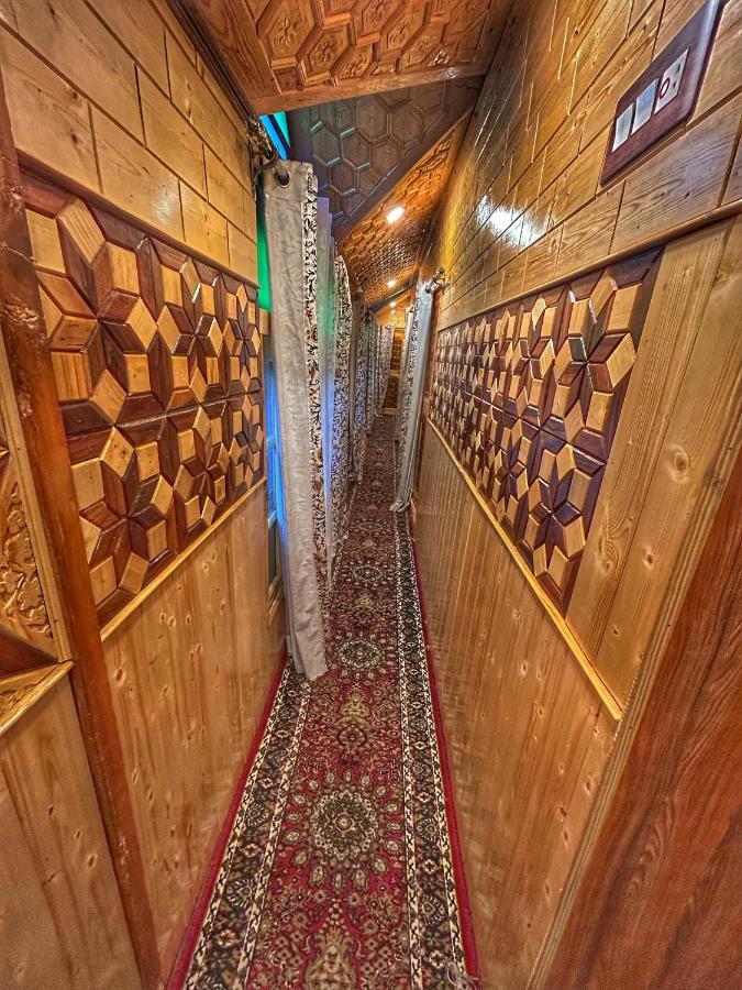 Отель Exotic Young Shreen Houseboat Сринагар Экстерьер фото