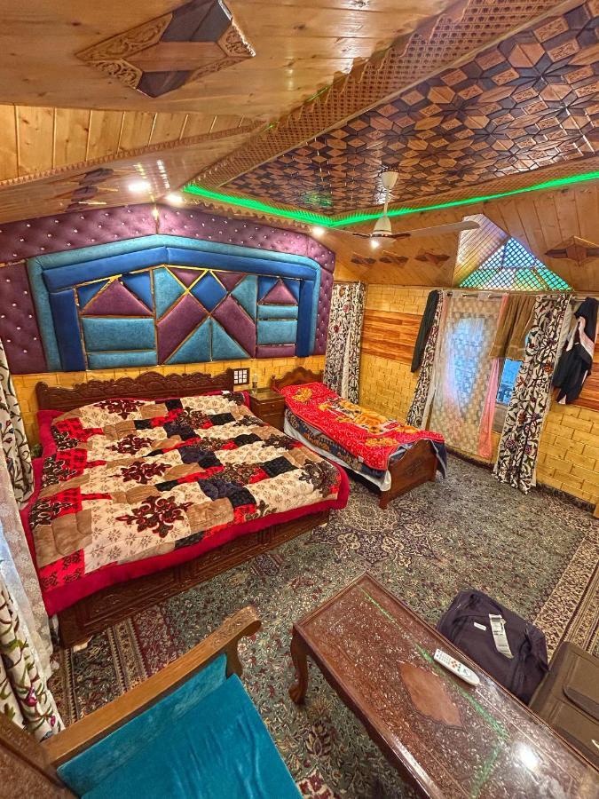 Отель Exotic Young Shreen Houseboat Сринагар Экстерьер фото